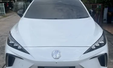 Premium Bangkok taxi Toyota Camry for comfortable private rides