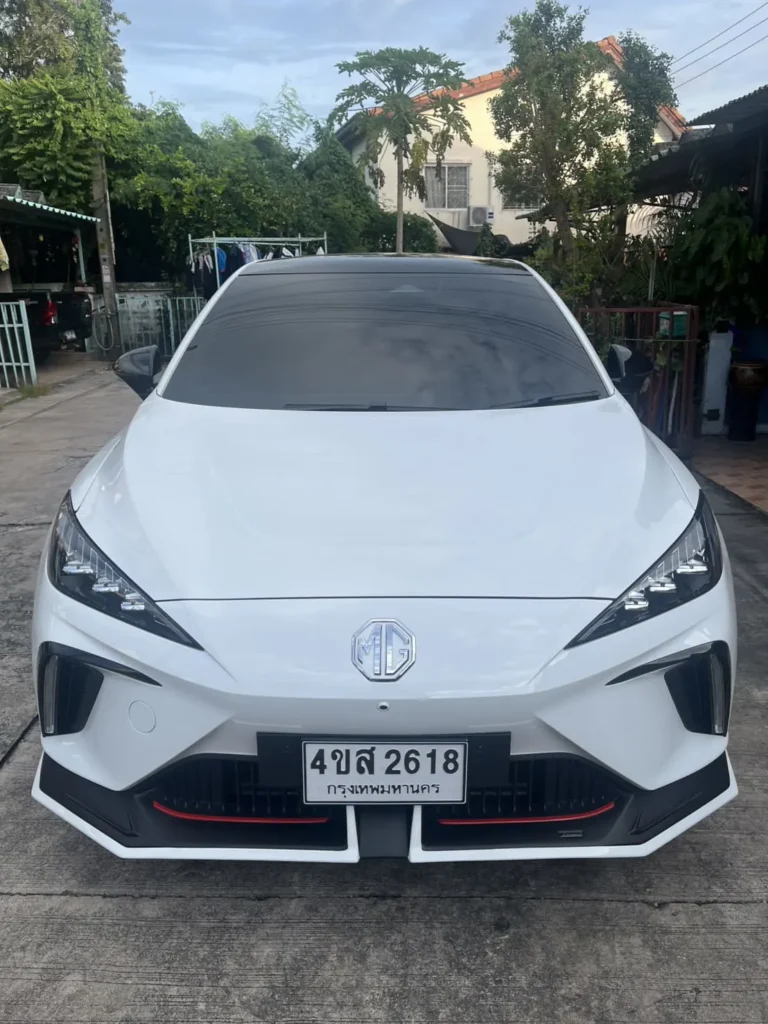 Premium Bangkok taxi Toyota Camry for comfortable private rides