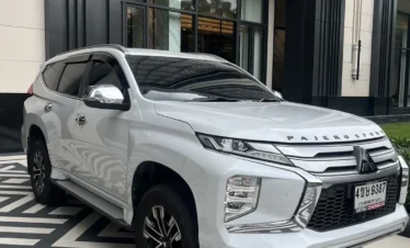 Bangkok taxi SUV Spacious Toyota Fortuner for group travel