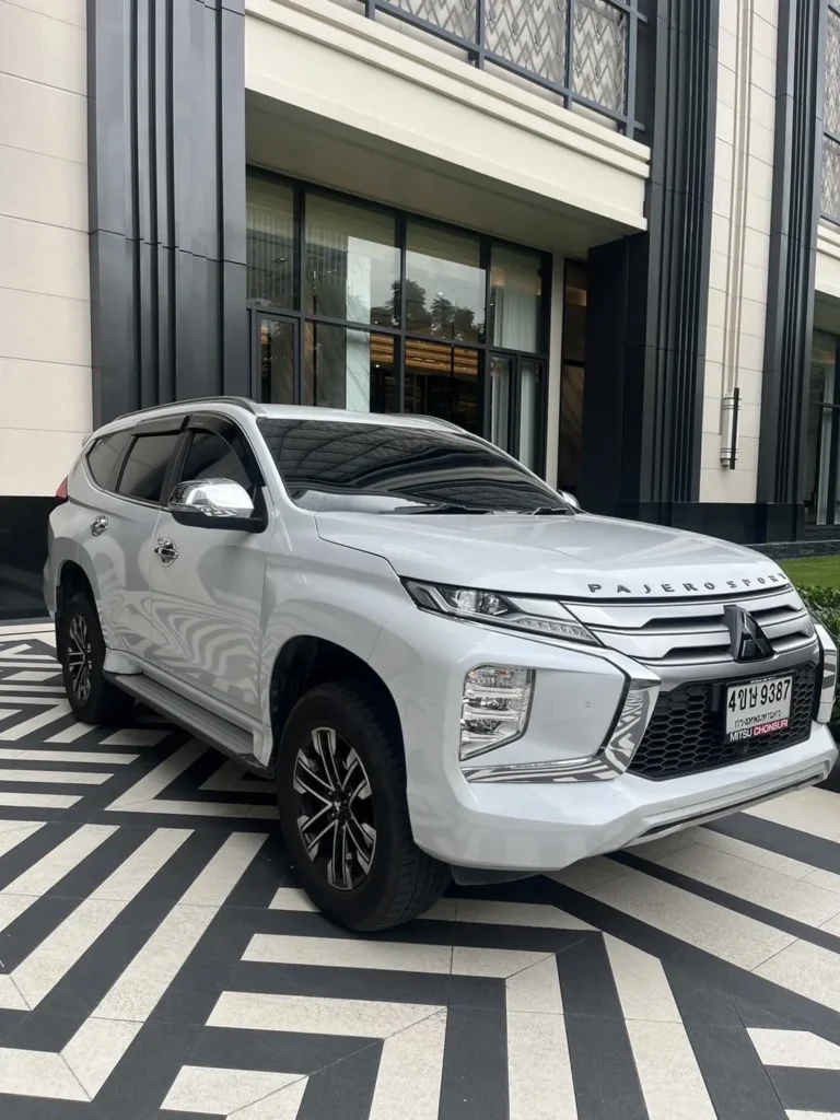 Bangkok taxi SUV Spacious Toyota Fortuner for group travel