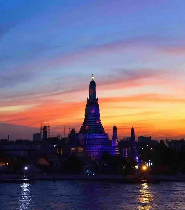 Night View of Royal Palace in Bangkok, Thailand – Illuminated Historic Landmark
