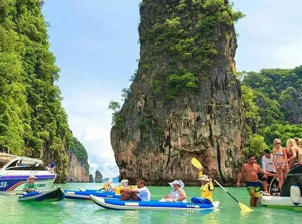 jamesbond island people bolating in the sea thailand