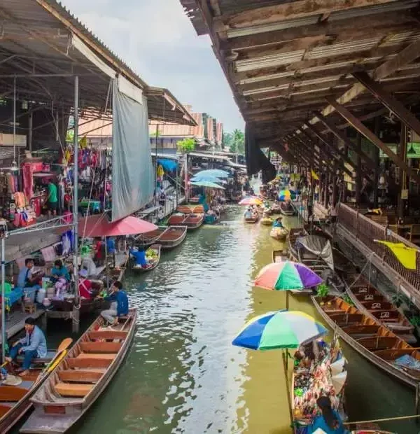 floating marketi bangkok thailand