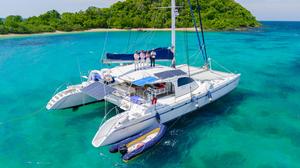 Private yacht in pattaya for 30 pax