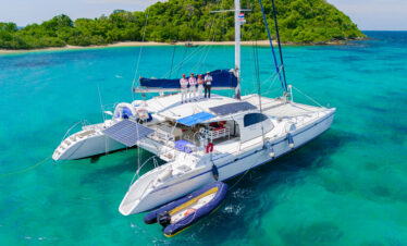 Private yacht in pattaya for 30 pax