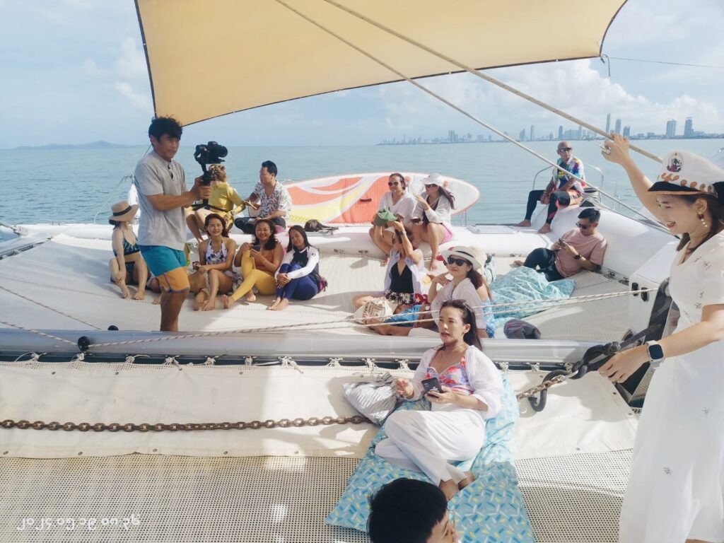 pattaya yacht party people having fun