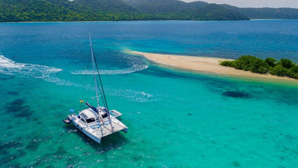 wide angle private yatch pattaya in monkey island