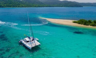 wide angle private yatch pattaya in monkey island