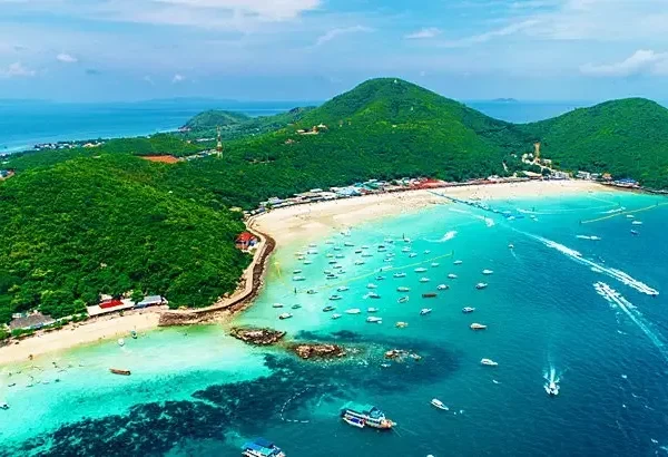 Scenic beach view at Coral Island (Koh Larn) with clear blue water and white sand