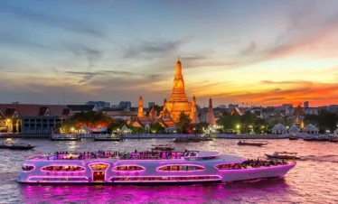Chao Phraya Dinner Cruise at sunset with Wat Arun