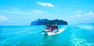 Big speed boat heading to Coral Island (Koh Larn) from Pattaya Pier