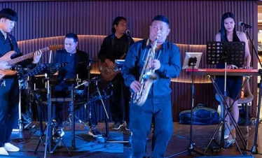 Musicians performing live music aboard The Opulence Luxury Cruise in Bangkok