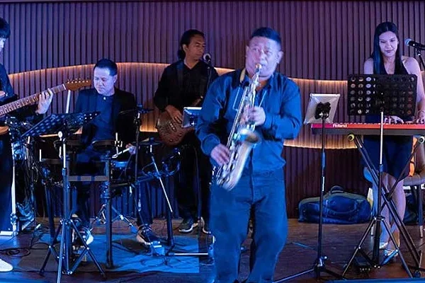 Musicians performing live music aboard The Opulence Luxury Cruise in Bangkok