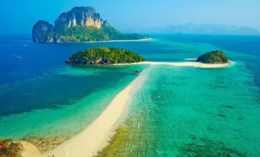 Scenic island view with turquoise water during 4 Islands tour in Krabi