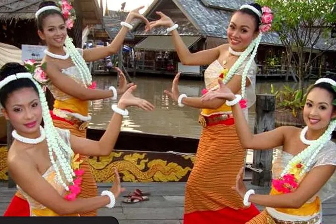 Live Cultural Shows at Pattaya Floating Market – Thai Traditions