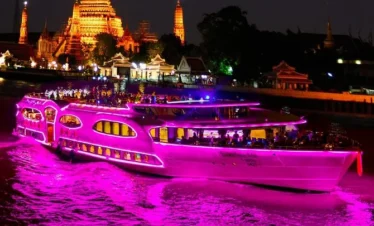 Wat Mahathat Buddha head entwined in tree roots in Ayutthaya