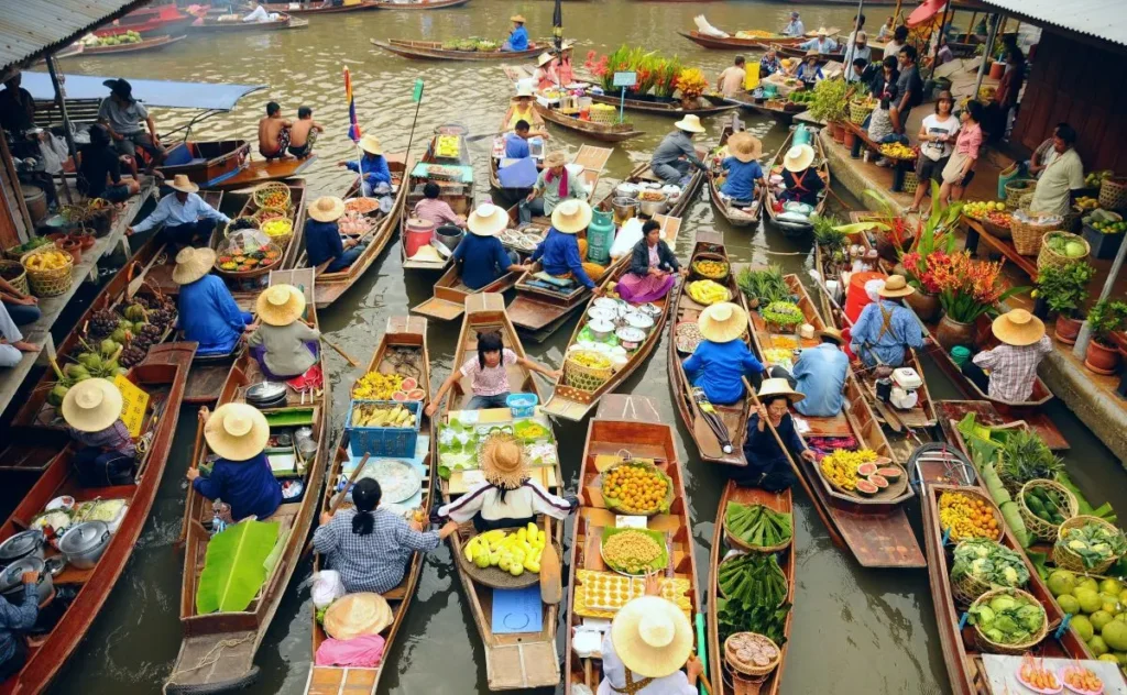 damnoen saduak floating market boat