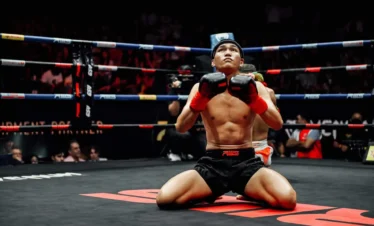 Muay Thai fighters performing Wai Khru ritual