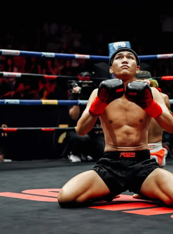 Muay Thai fighters performing Wai Khru ritual