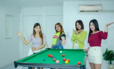 Pool Villa Pattaya snooker place girls are standing inside the snooker room