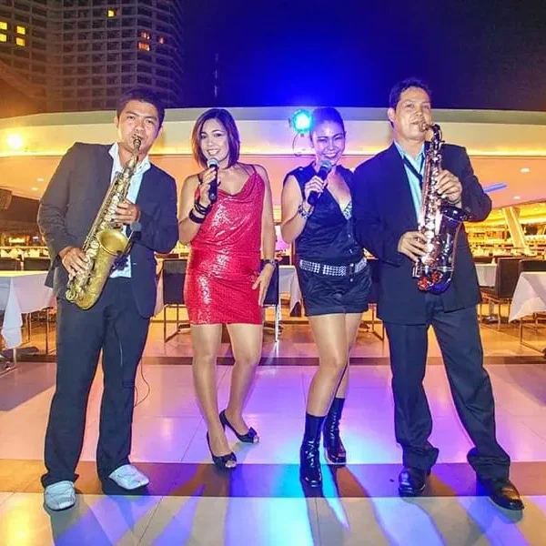 Live music performance during dinner inside Chao Phraya Princess Cruise Bangkok