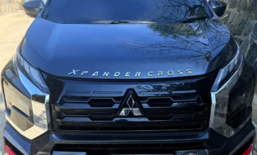 Black SUV taxi for private transfer from Suvarnabhumi Airport to Pattaya