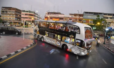Bangkok Night Tour with Thai Bus Food Experience