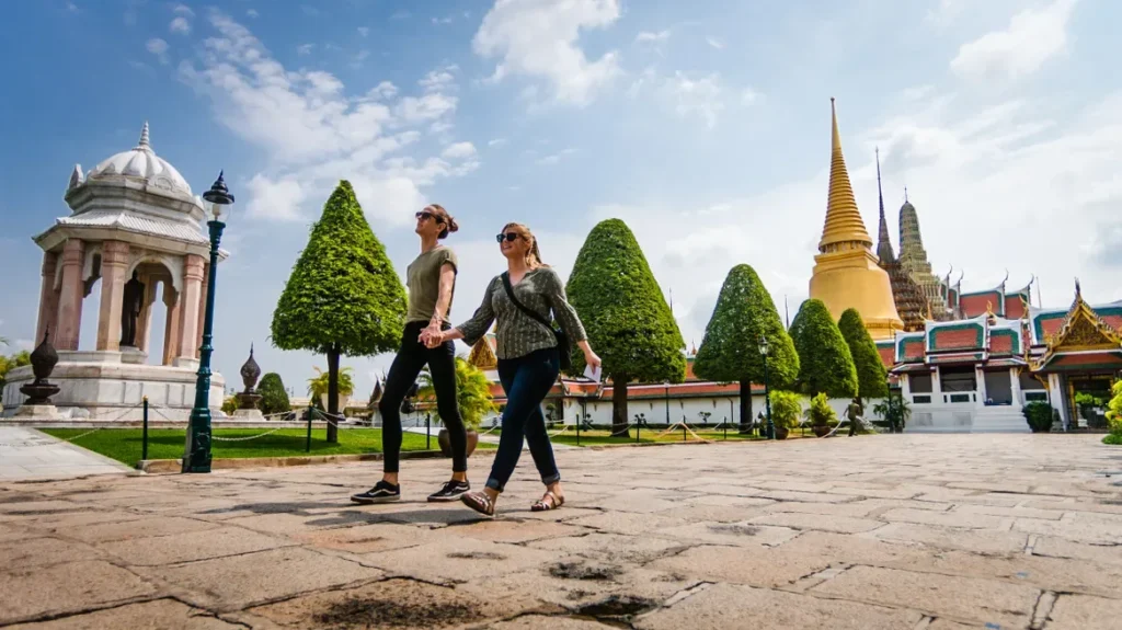Grand Palace in Bangkokcouple walking city tour bangkok