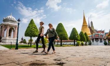 Grand Palace in Bangkokcouple walking city tour bangkok