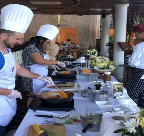 Guests participating in a Thai cooking class during the holiday package