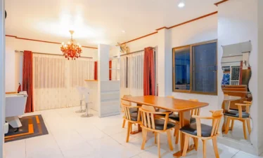 dinning area in pool villa pattaya