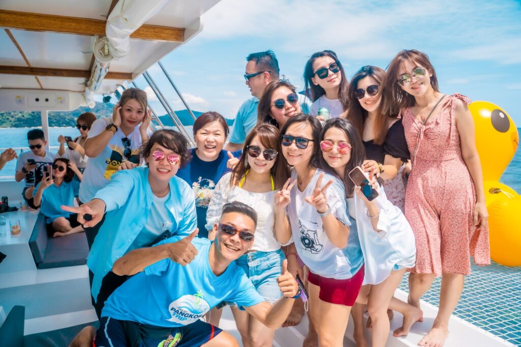 "Laila Yacht Party with Live DJ and Entertainer Girls in Pattaya