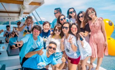 "Laila Yacht Party with Live DJ and Entertainer Girls in Pattaya