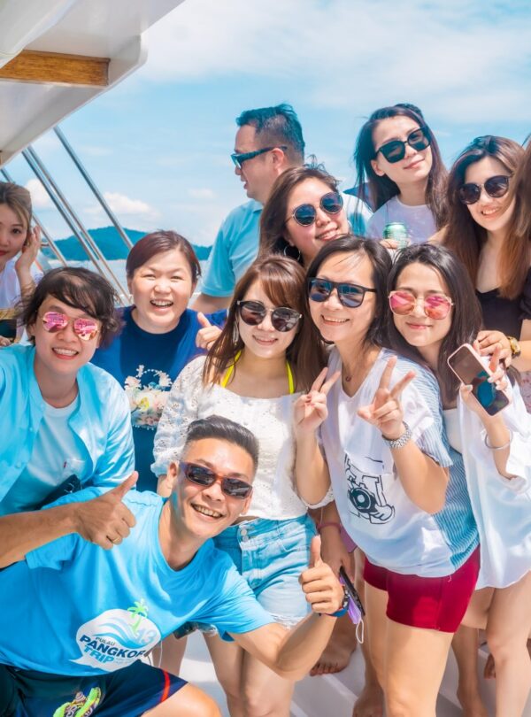 "Laila Yacht Party with Live DJ and Entertainer Girls in Pattaya