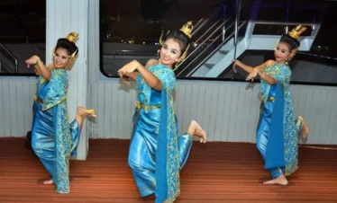 Traditional Thai dance performance on the dinner cruise