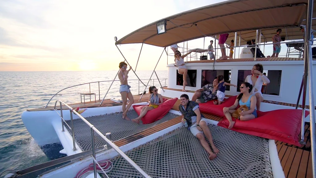 Private yacht party pattaya with girls