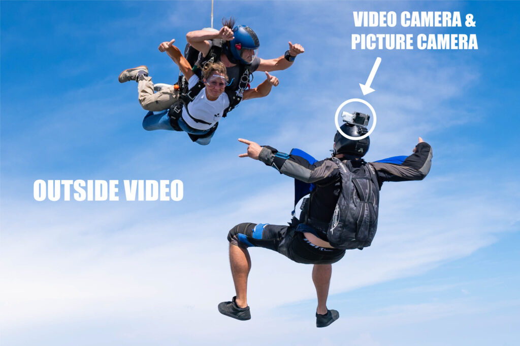 picture_showing_cameraman_how_they_record_in_the_air_skydiving_thailand