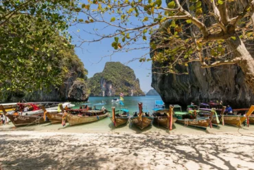 Scenic Thailand travel experience featuring Bangkok, tropical islands and northern Thailand